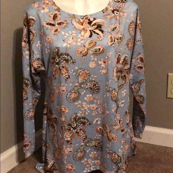 Women’s Top - Picture 1 of 5
